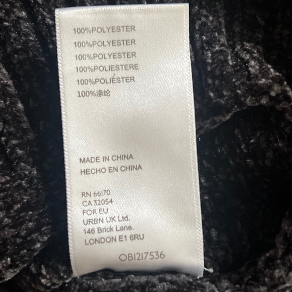 Urban Outfitters Chenille Knit Loose Fit Cropped Cardigan Sweater Size Medium - Picture 8 of 8